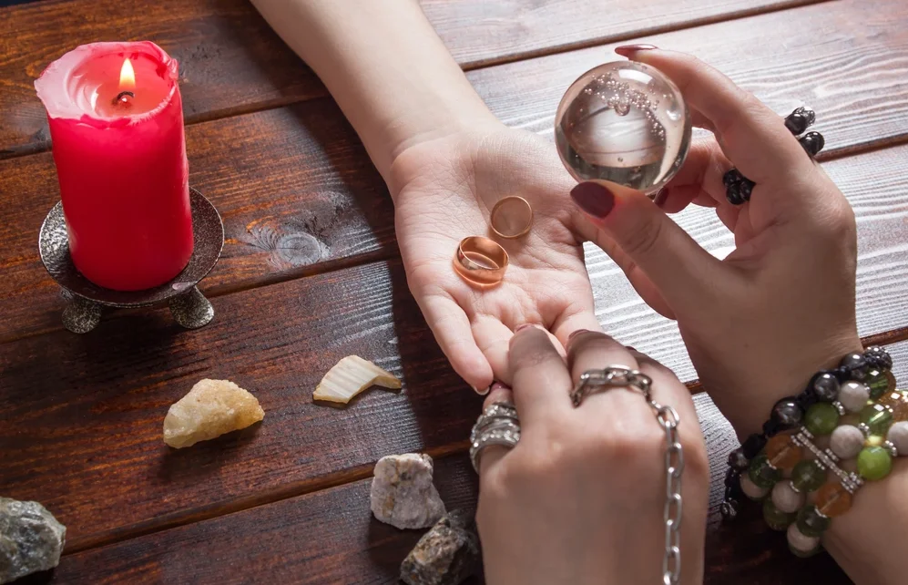 Xem bói và những hệ lụy