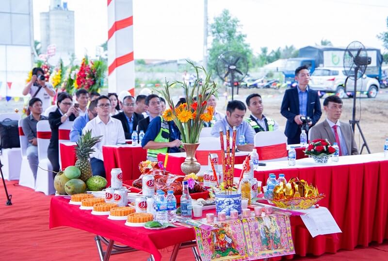 Xin gia tiên phù hộ cho con thăng tiến trong công việc