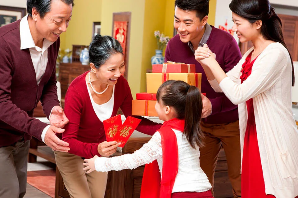 Bài khấn: Xin gia tiên phù hộ cho lễ Tết sum vầy, con cháu hiếu thảo 4 lễ Tết sum vầy, con cháu hiếu thảo